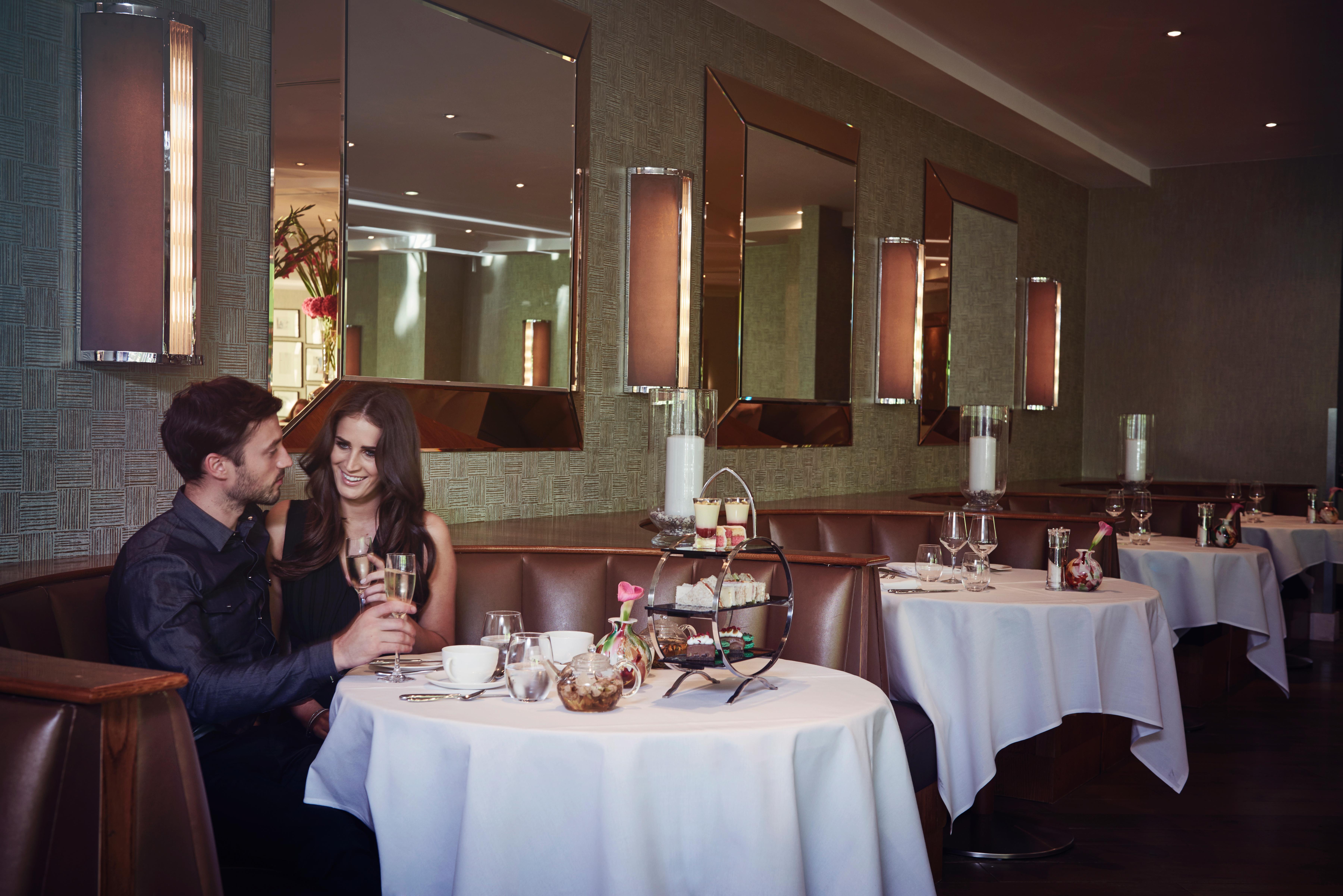 더 로리 호텔 맨체스터 외부 사진 The interior of the restaurant