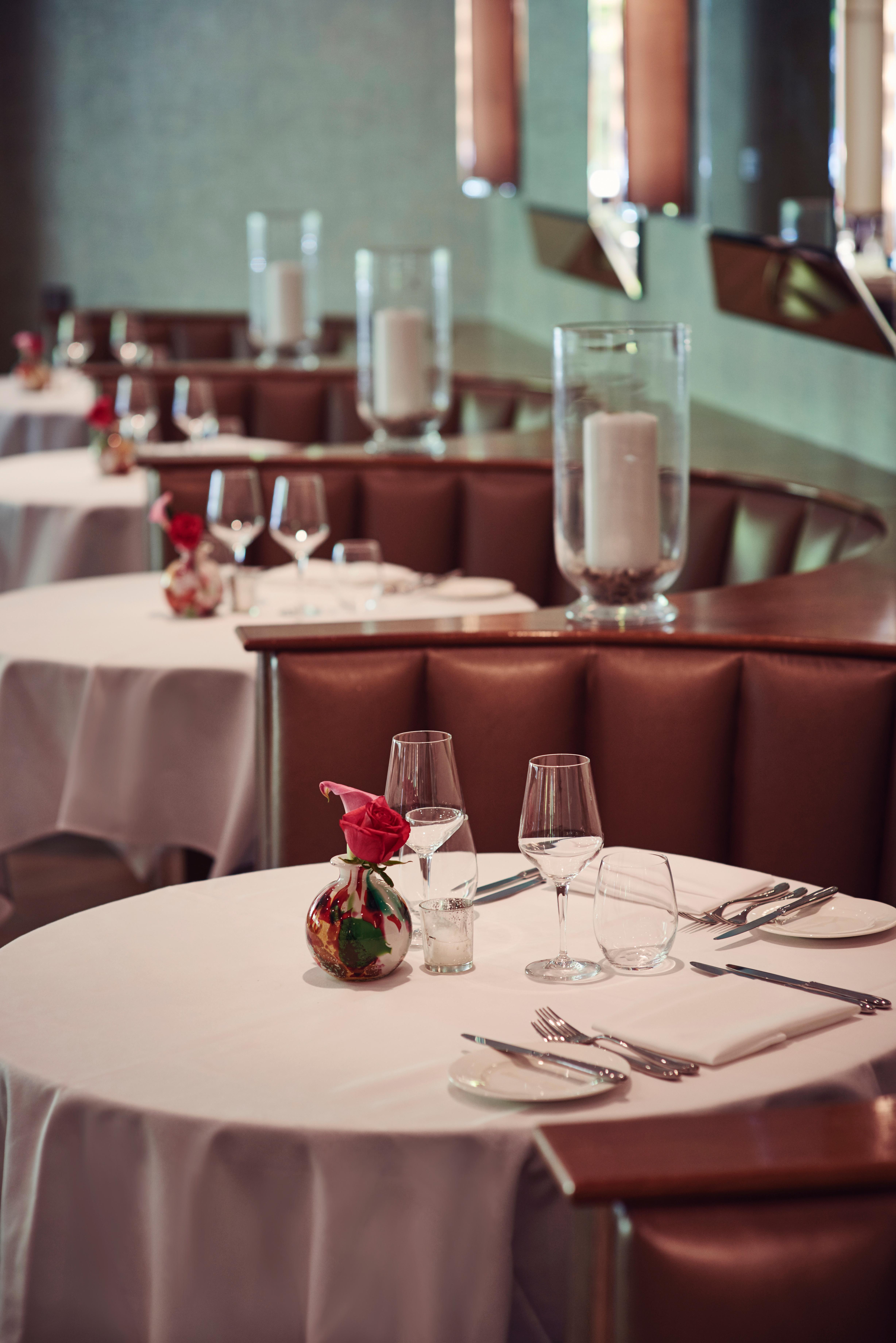 더 로리 호텔 맨체스터 외부 사진 The interior of the restaurant