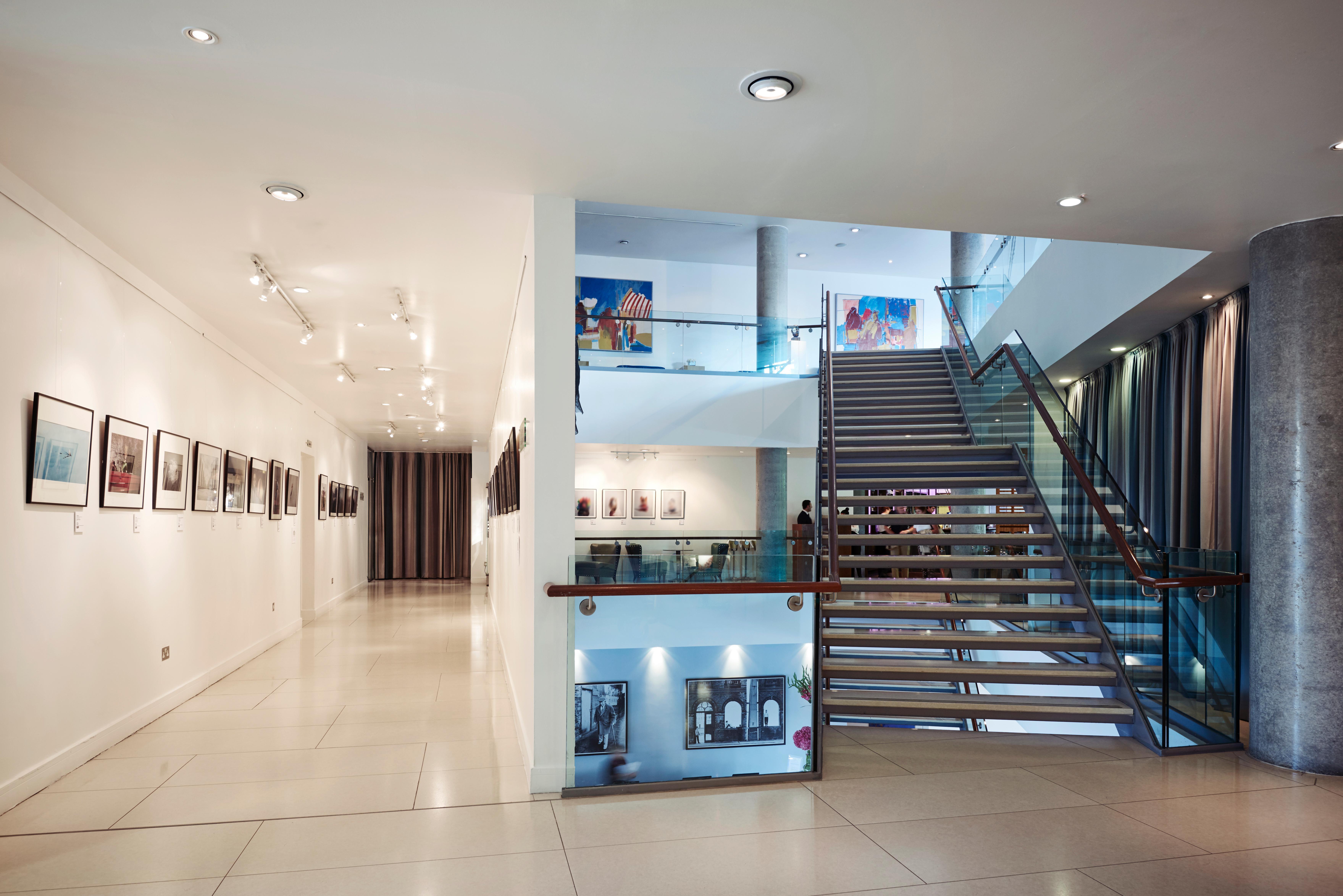 더 로리 호텔 맨체스터 외부 사진 Interior of the gallery