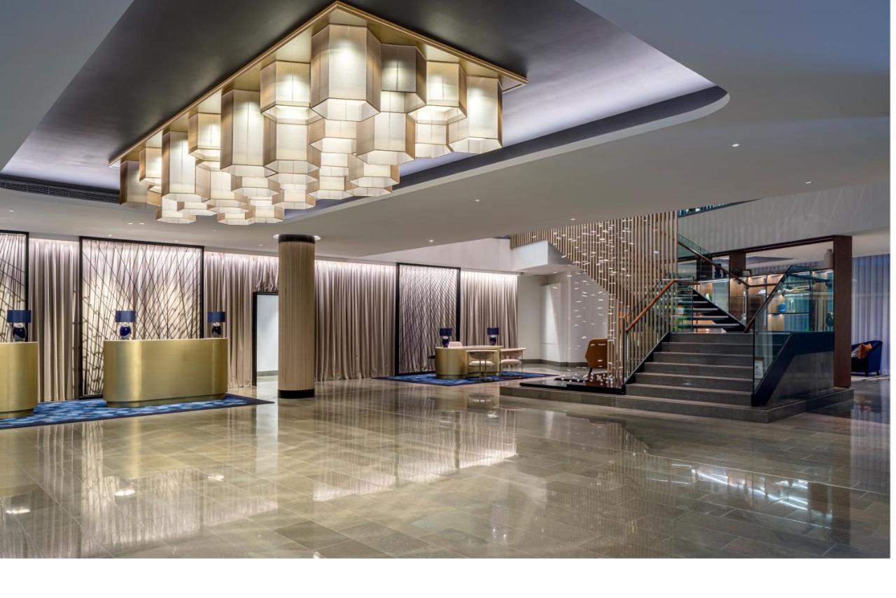 더 로리 호텔 맨체스터 외부 사진 The lobby of the hotel
